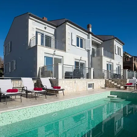 Solaris Deluxe 2 Bedrooms Апартаменты *