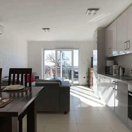 Solaris Deluxe 2 Bedrooms Апартаменты